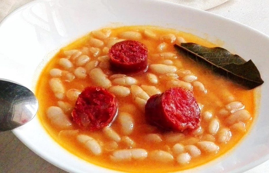 alubias blancas con chorizo recetasconlegumbres.com